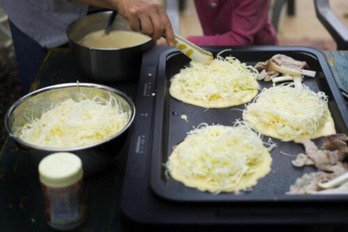 お好み焼きをプレートで作る